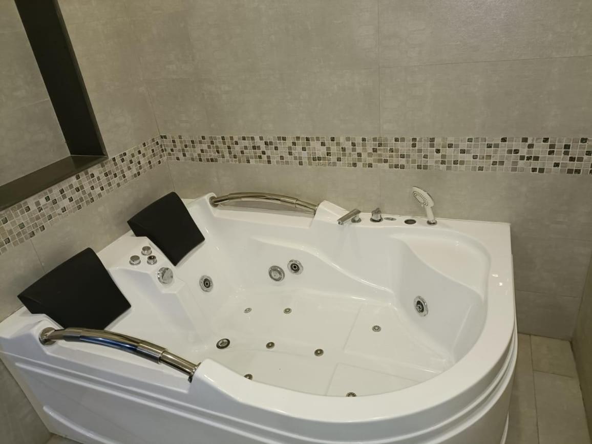 Villa Grand Auc شارع ال 90